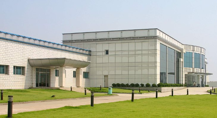 实木办公家具与板式家具材质对比及选购建议